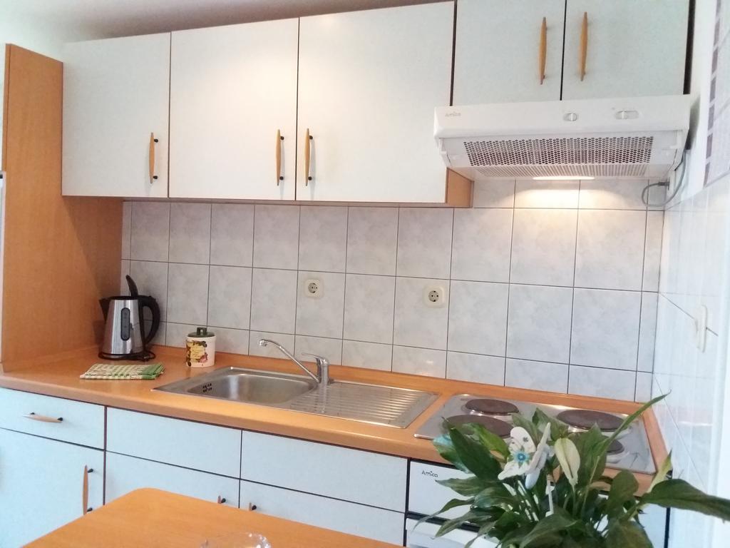 Apartments Meri Водице Екстер'єр фото